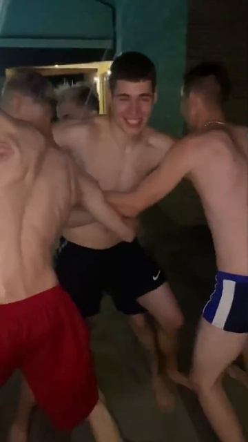 Данил Линчик: как у меня прошли выходные? Шок. Бассейн, смотреть онлайн