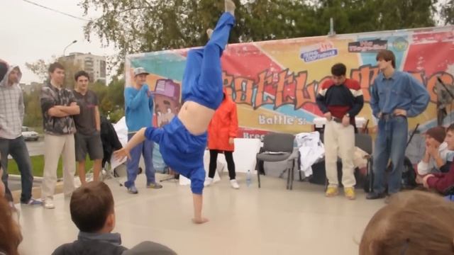 Battle Time. Прыжки на одной руке