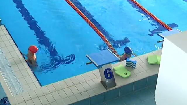 Бассейн открыл двери смотреть онлайн