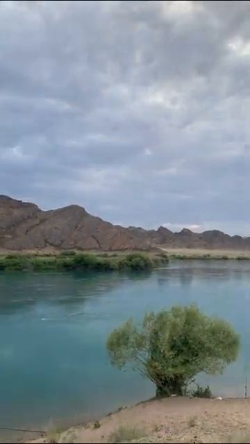 Захватывающий вид среди гор и красивого заката #приро?