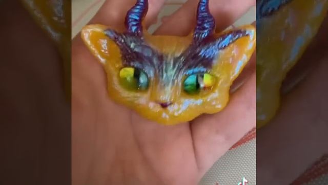 Желтый перламутровый кот - демон смотреть онлайн