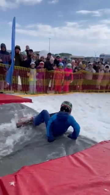 Спуск через бассейн. Сноуборд смотреть онлайн