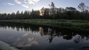 Рыбалка с каяка Aqua Marina на небольшой реке.