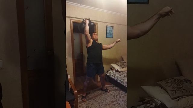 Жим на 6 повторений гирь 40+16 кг одной рукой. #training #kettlebell смотреть онлайн