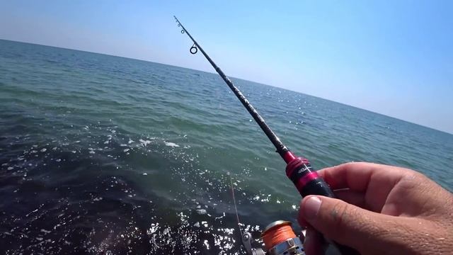 САРГАН на ПІЛЬКЕР з берега. Початок сезону ловлі сарга смотреть онлайн