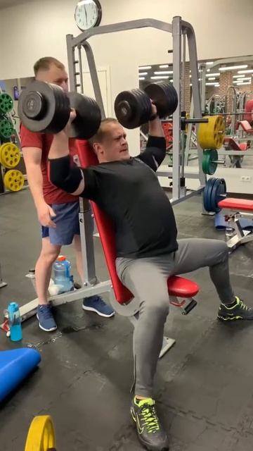 Жим гантелей сидя 42,5+42,5кг смотреть онлайн