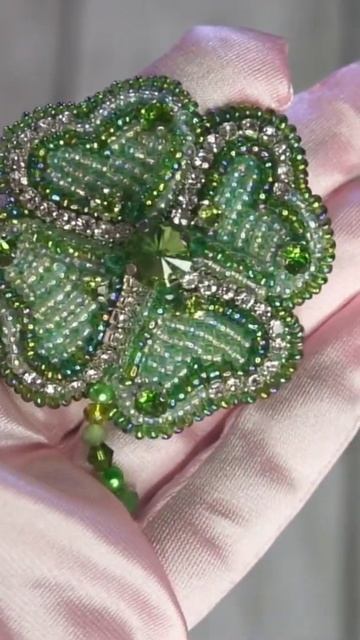 Брошь "Клевер на удачу" смотреть онлайн