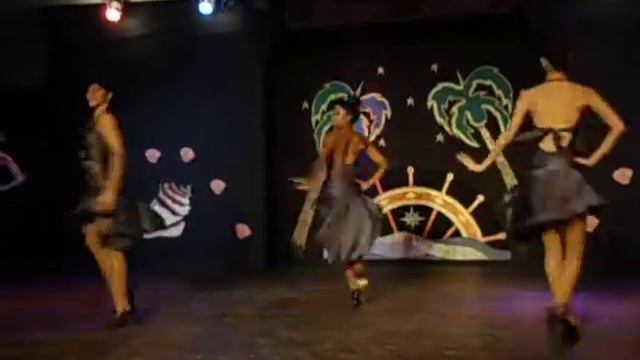 Джоанни Агилера в составе шоу-балета «Карибский дух»