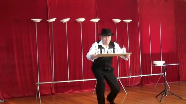 Жонглер с тарелочками смотреть онлайн