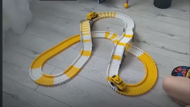 ЛЕГО .автотрек для детей.горка для машинок.LEGO/ смотреть онлайн