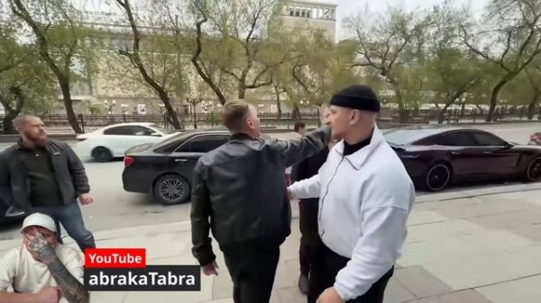 Виталя устроил уличные разборки с