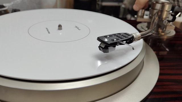 Хороший проигрыватель виниловых пластинок Pioneer PL-70 смотреть онлайн