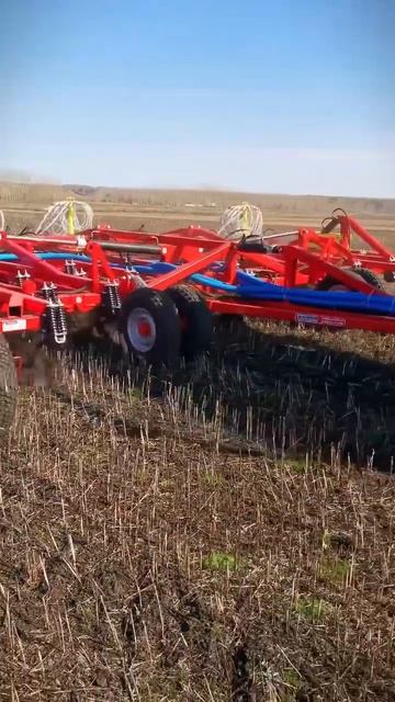 Легендарный КИРОВЕЦ с посевным комплексом AGRATOR #посев? смотреть онлайн
