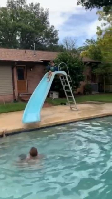 Родственники Купили Дом с Большим Бассейном смотреть онлайн