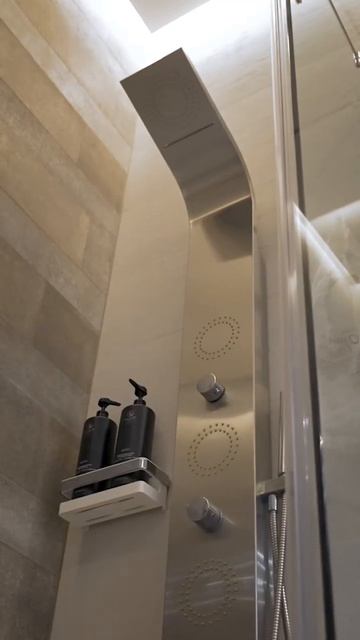 Крутая спальня в загородном доме. Полный обзор смотри?