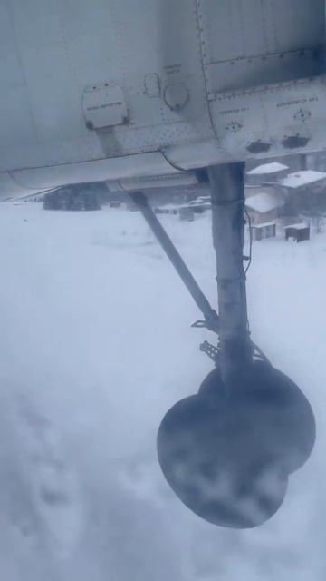 посадка ан-24 на заснеженную полосу смотреть онлайн