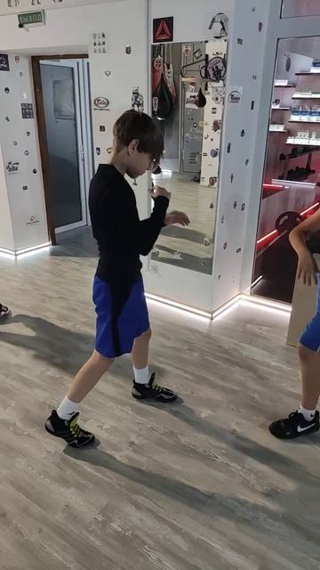 Толкаем лоб , для мышц шеи смотреть онлайн