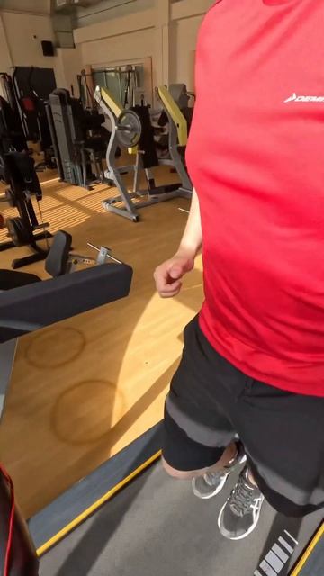 Нравится бег на дорожке? #спорт #жизнь #бег #упражнение смотреть онлайн