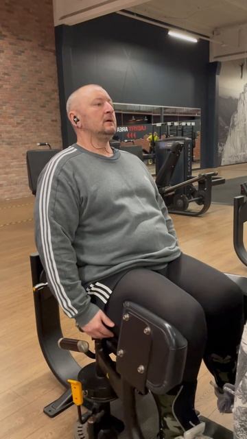 Разведения ног в тренажере смотреть онлайн