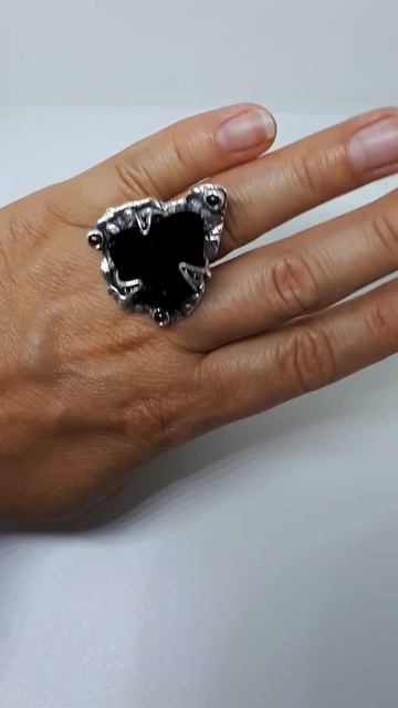 Кольцо с черным турмалином и гранатом от Комарова Анд? смотреть онлайн