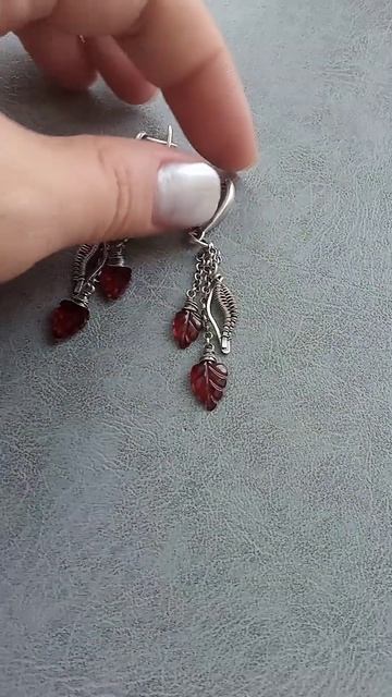 Wirewrap Earrings серебряные серьги с резными гранатами