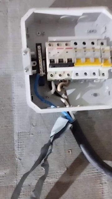 Строим дом. Часть 916. Электрика от чайника смотреть онлайн