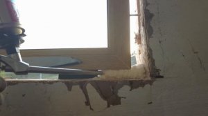 Ставим последнее окно в доме. Жизнь на Алтае после переезда.