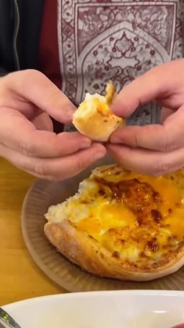 Как вкусно есть! Хачапури 🤤 #shotrs #хачапури #рецептхача смотреть онлайн