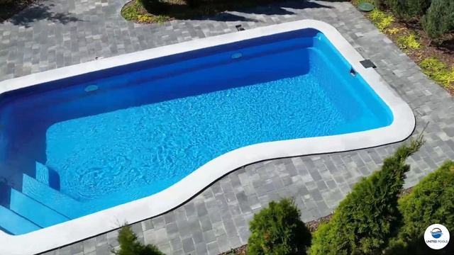Композитный бассейн 7,5 х 3,5 м. От компании United Pools смотреть онлайн