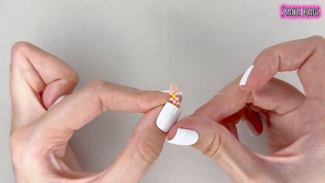 Как сделать простое колечко с цветочком из бисера