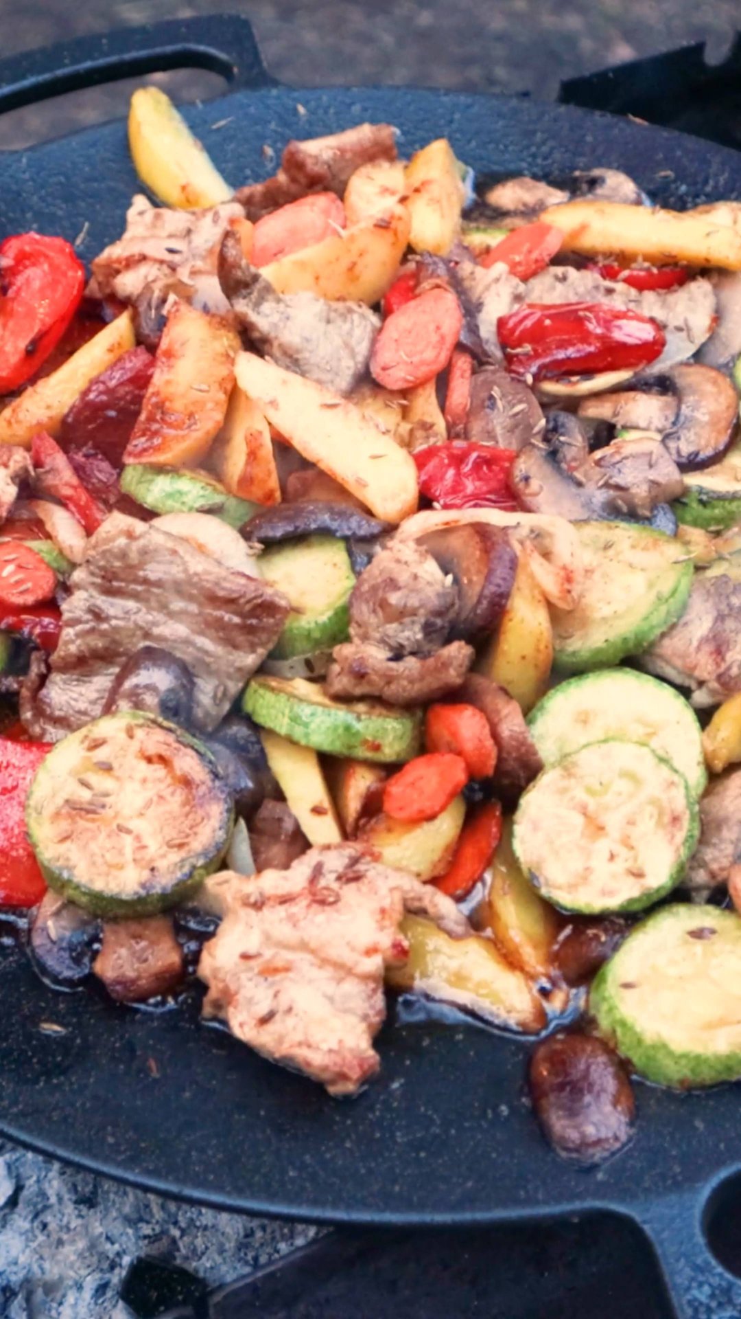 Садж со свининой и овощами