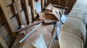 Ремонт старого дачного домика. СВОИМИ РУКАМИ. Разобрал потолок и стены.