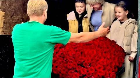 Олега Зубкова поздравляют самые родные и близкие люди! А питерцы подарили ему ЛЬВИНЫЙ ТРОН !!! смотреть онлайн