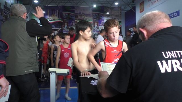 Взвешивание борцов в Грозном на турнире Кингдом.