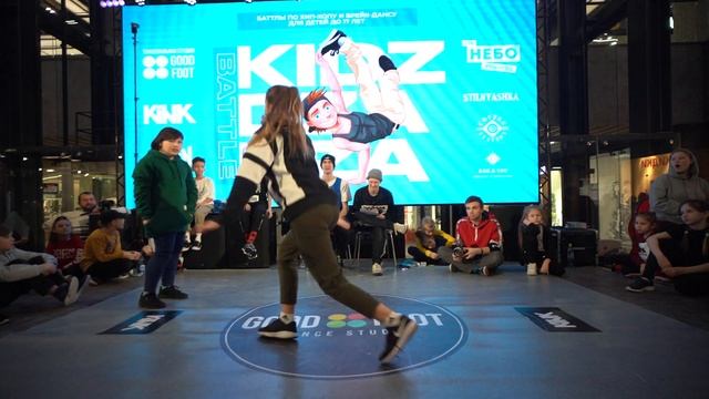 Чистякова Катя vs Баринова Анна | 1/8 Hip Hop Beginners | KIDZA DZA DZA BATTLE #KIDZDZADZA