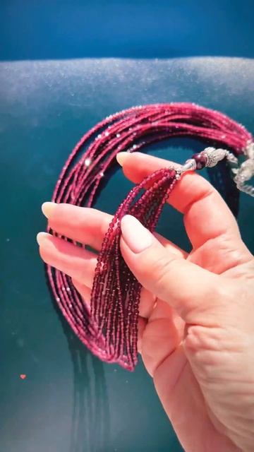 Многорядное колье. 9 прекрасных нитей граната альманд?