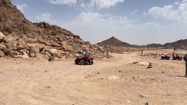 Экскурсия джип-сафари по пустыне из Хургады к бедуина? смотреть онлайн