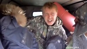 Мужики в УАЗике едут на рыбалку (ориг)