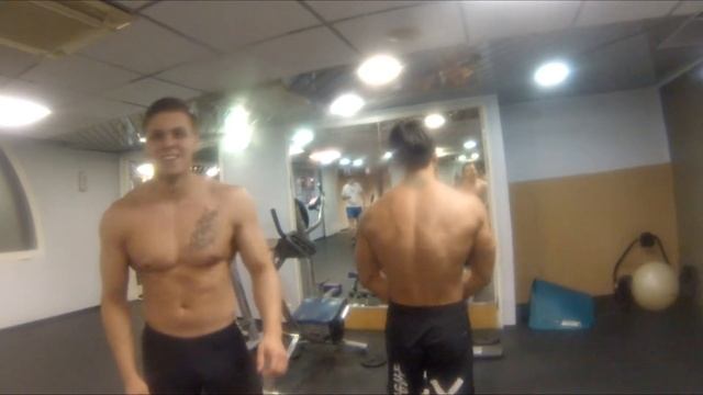 Как правильно позировать перед зеркалом