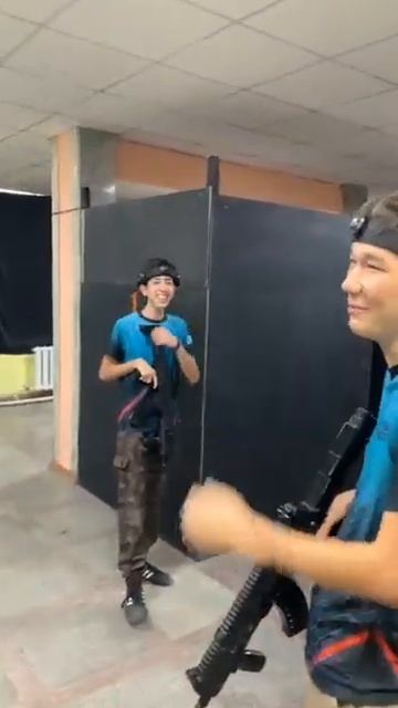 Как победить в лазертаге #лазертаг #юмор #lasertag #игры #meme смотреть онлайн