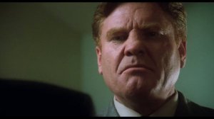 Красная жара (1988) — Крамаров  допрашивает Шварценегге?