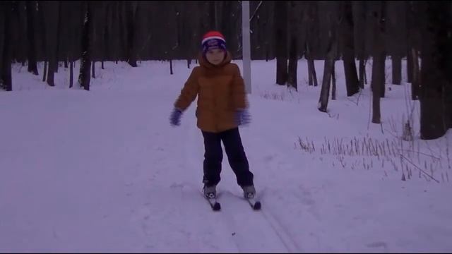 Мой любимый вид спорта "Наш девиз всегда таков "Лыжи, спорт - и ты здоров" - Фетисова Таня смотреть онлайн