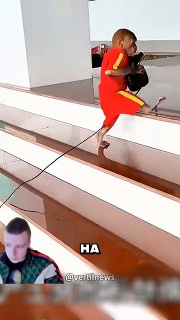 Обезьянка захотела надуть бассейн 😮🔥 смотреть онлайн