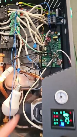 Замена микроконтроллера на плате котла #котлы #сантехника #shorts