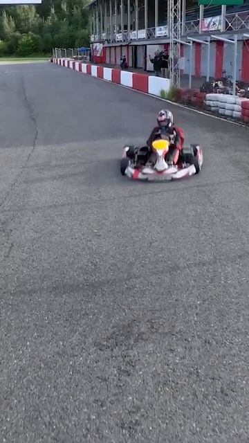 Го тестиравме китот на италијански картинг: 1 минута 2 ? смотреть онлайн