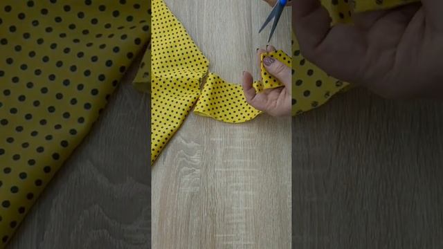 Урок в/н. Тема уроку: Обробка горловини "Човник" підкрійною обшивкою в жіночій сукні (2021) смотреть онлайн