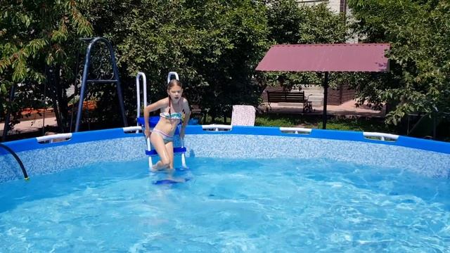 Лето, бассейн, красота. смотреть онлайн