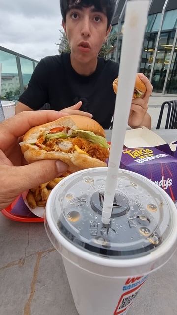 Фаст фуд всегда выручает. Но в Батуми все дорого. #у_гео смотреть онлайн