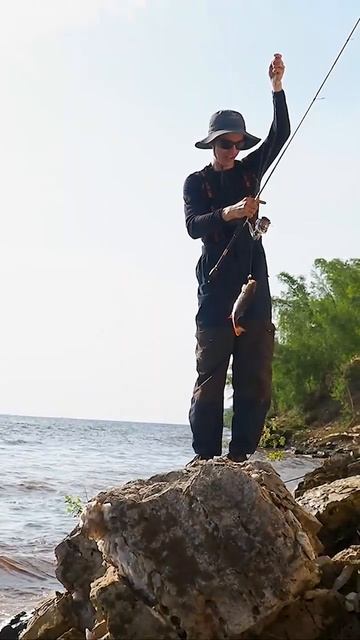 Ободрали тейл-спиннер, но он ловит🤩 #рыбалка #казань #? смотреть онлайн