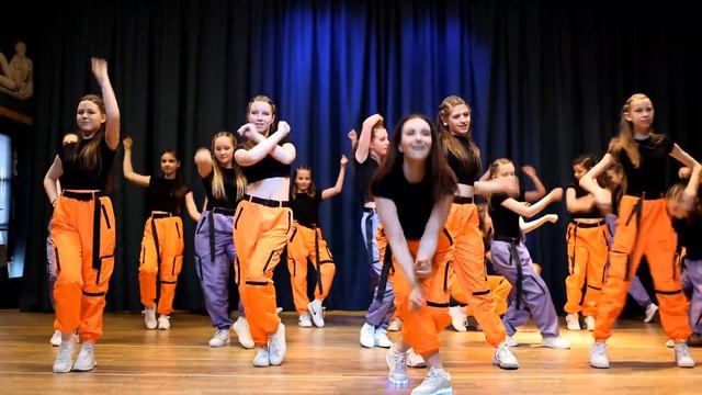 Девочки 6- 17 лет танцуют | Детские танцы и гимнастика | ? смотреть онлайн